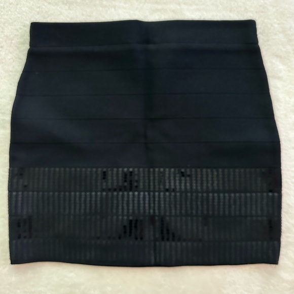 Guess Black skirt w sequins at bottom - Picture 4 of 7